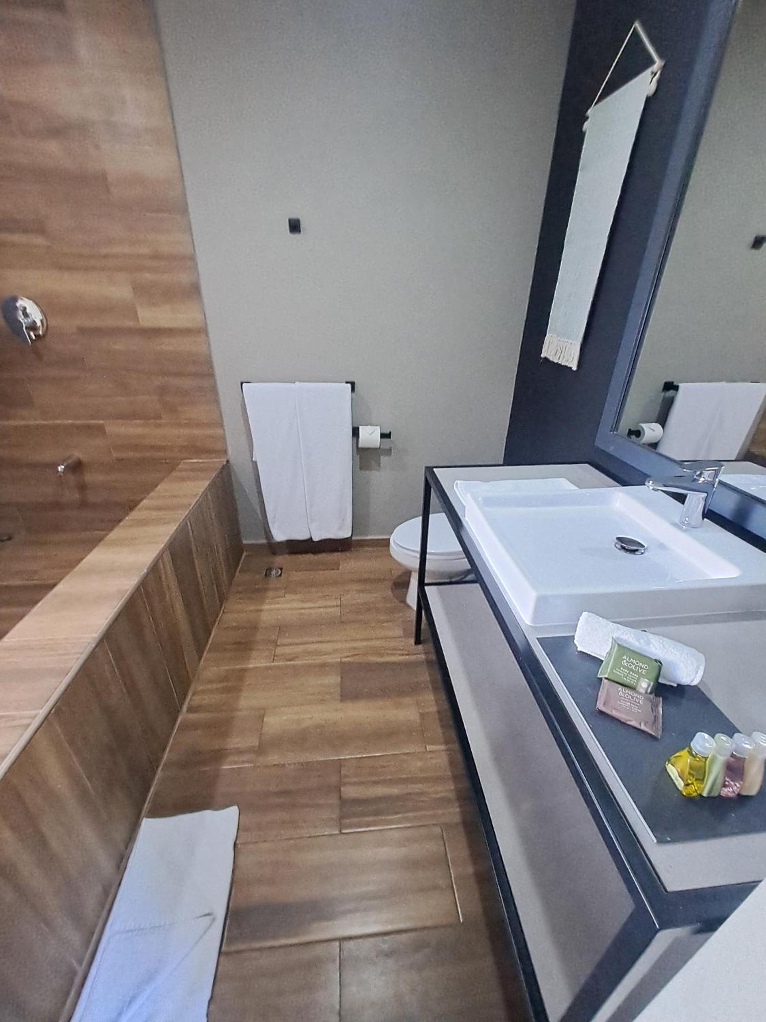 Cardedeu Hotel Lago De Coatepeque El Congo Luaran gambar